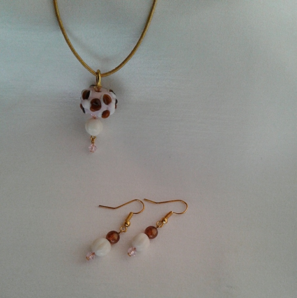 Girls Cupcake Pendant & Earring Set Vanilla Bean